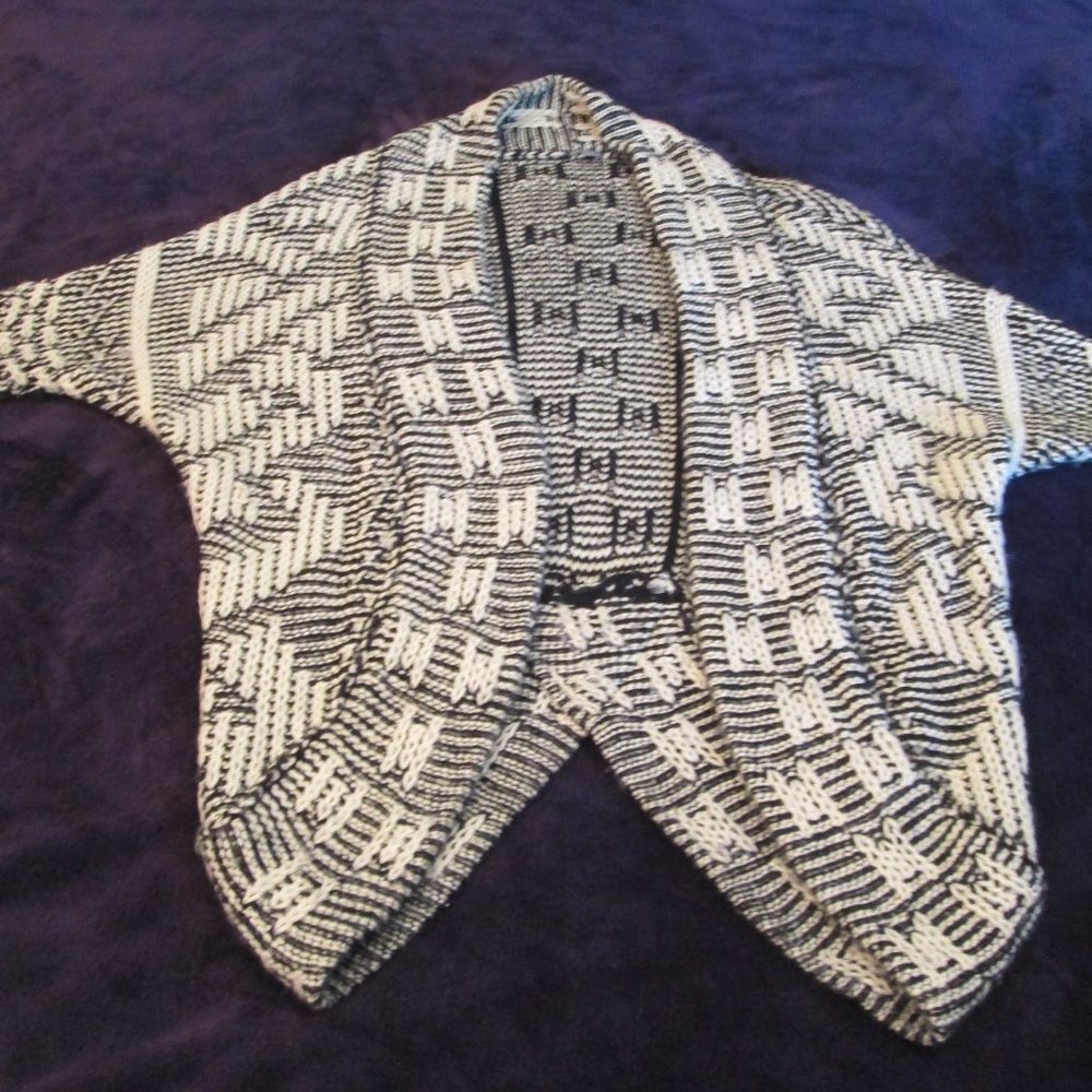 Charlotte Russe Women's Open Front Cardigan Sweater Size S Black / White Aztec